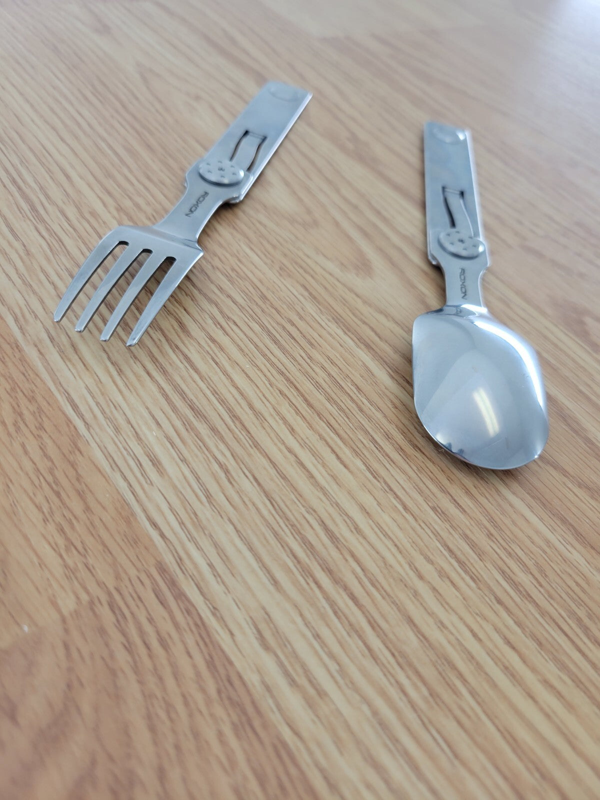 2-in-1 Camping Utensil Set with Detachable Spoon and Fork - Strong Magnet