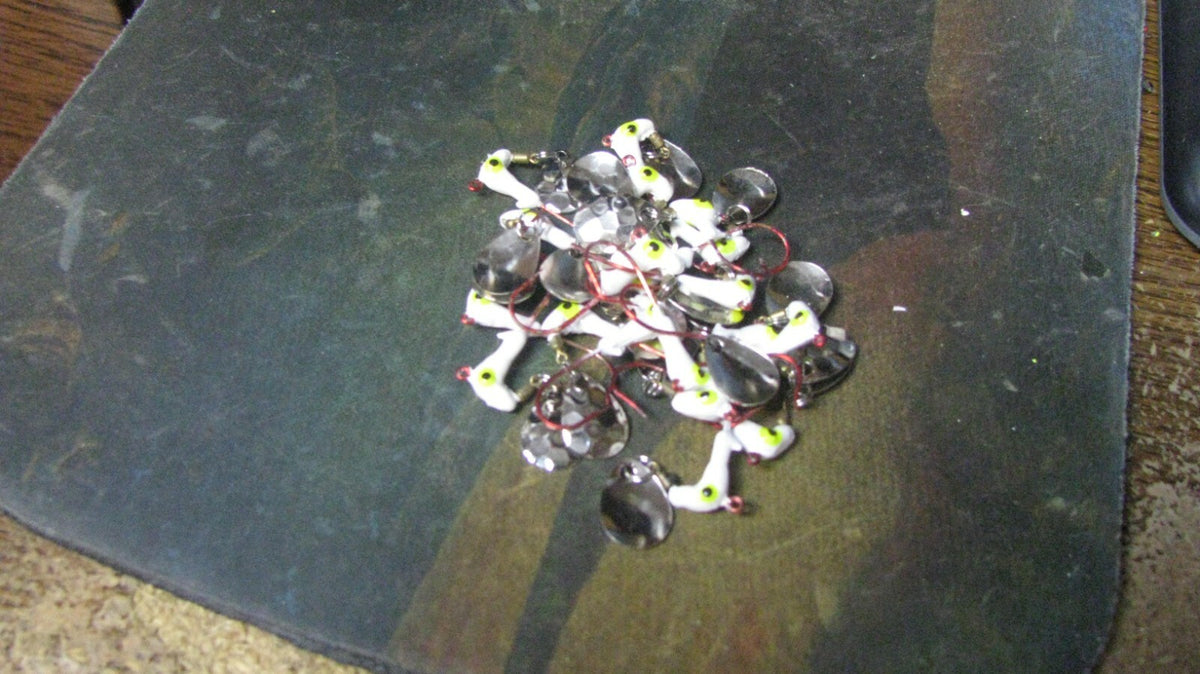 20 White Fishing Jigs 1/16 oz with Nickel Blade - Hunting & Fishing Tackle